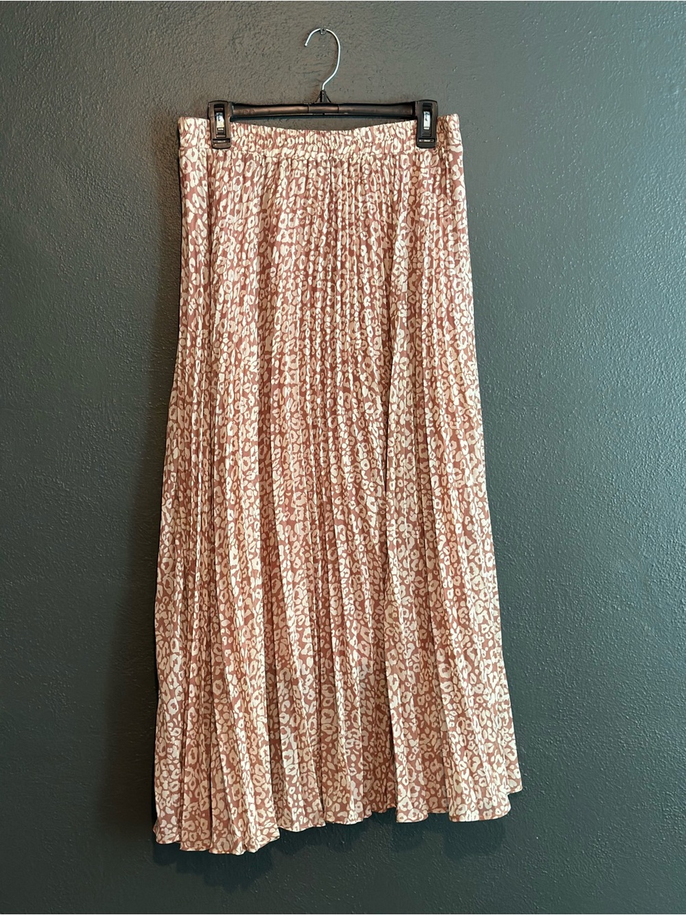 In Loom Pleated Cheetah Maxi Skirt